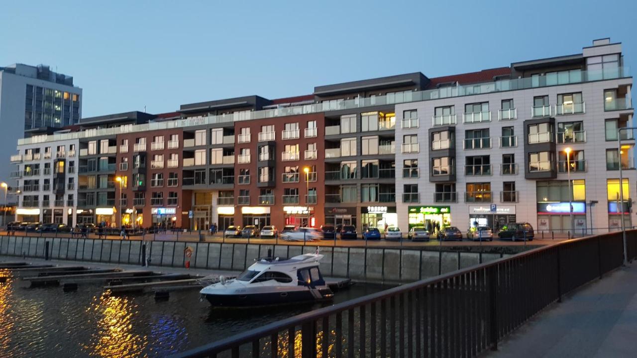 Waterlane W Oknami Na Rzeke - Marina View - Comfy Apartments กดัญสก์ ภายนอก รูปภาพ